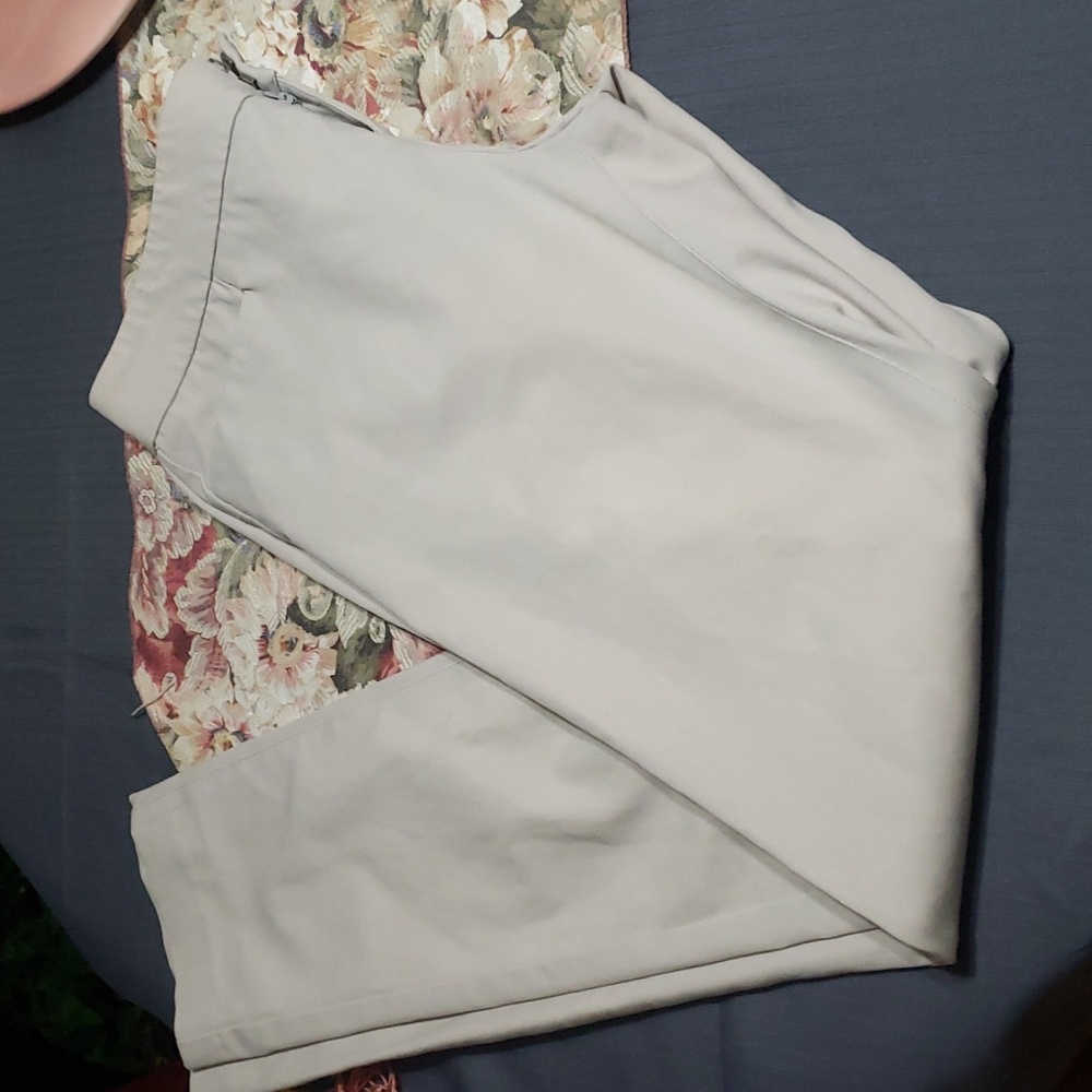 Ecru Women's Size 4 Solid Beige Cotton/Spandex Blend Tapered Leg Chino Pants